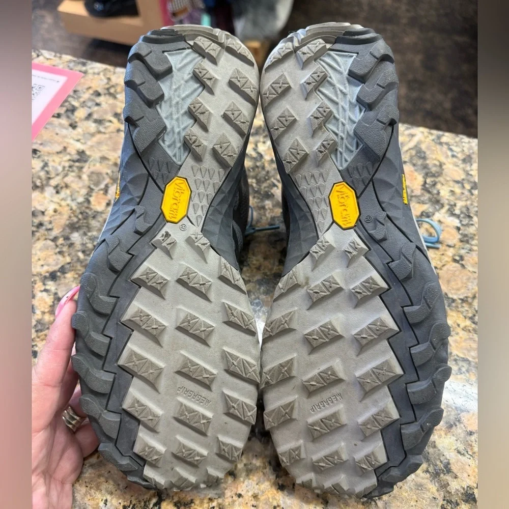 Merrell J52910 Women’s Hiking Trail Shoes Vibram Sole Gray Blue Size 8.5